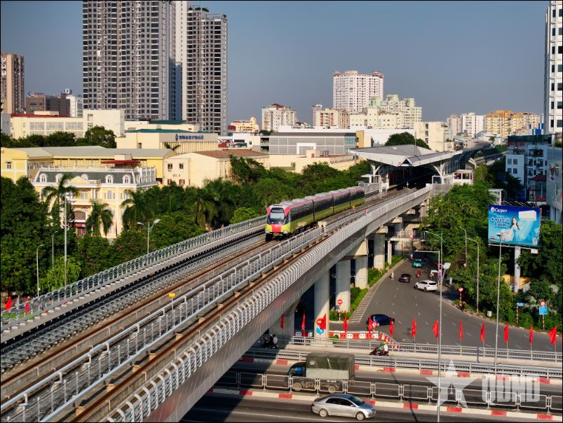 Từ tàu điện leng keng đến metro hiện đại